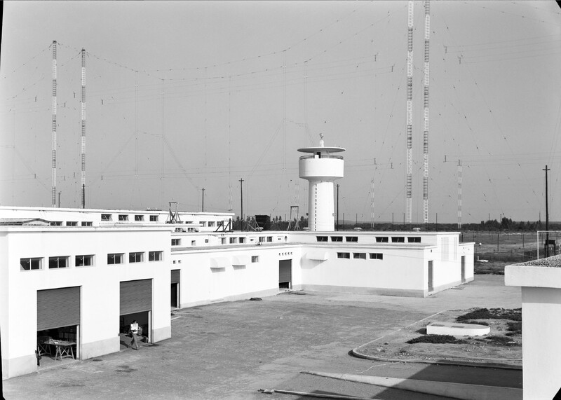 Vitor Madail Herdeiro - RARET - Sociedade Anónima de Rádio Retransmissão. Santarém, Portugal. Foto de Mário Novais. Col. Estúdio Mário Novais I FCG – Biblioteca de Arte e Arquivos.jpg